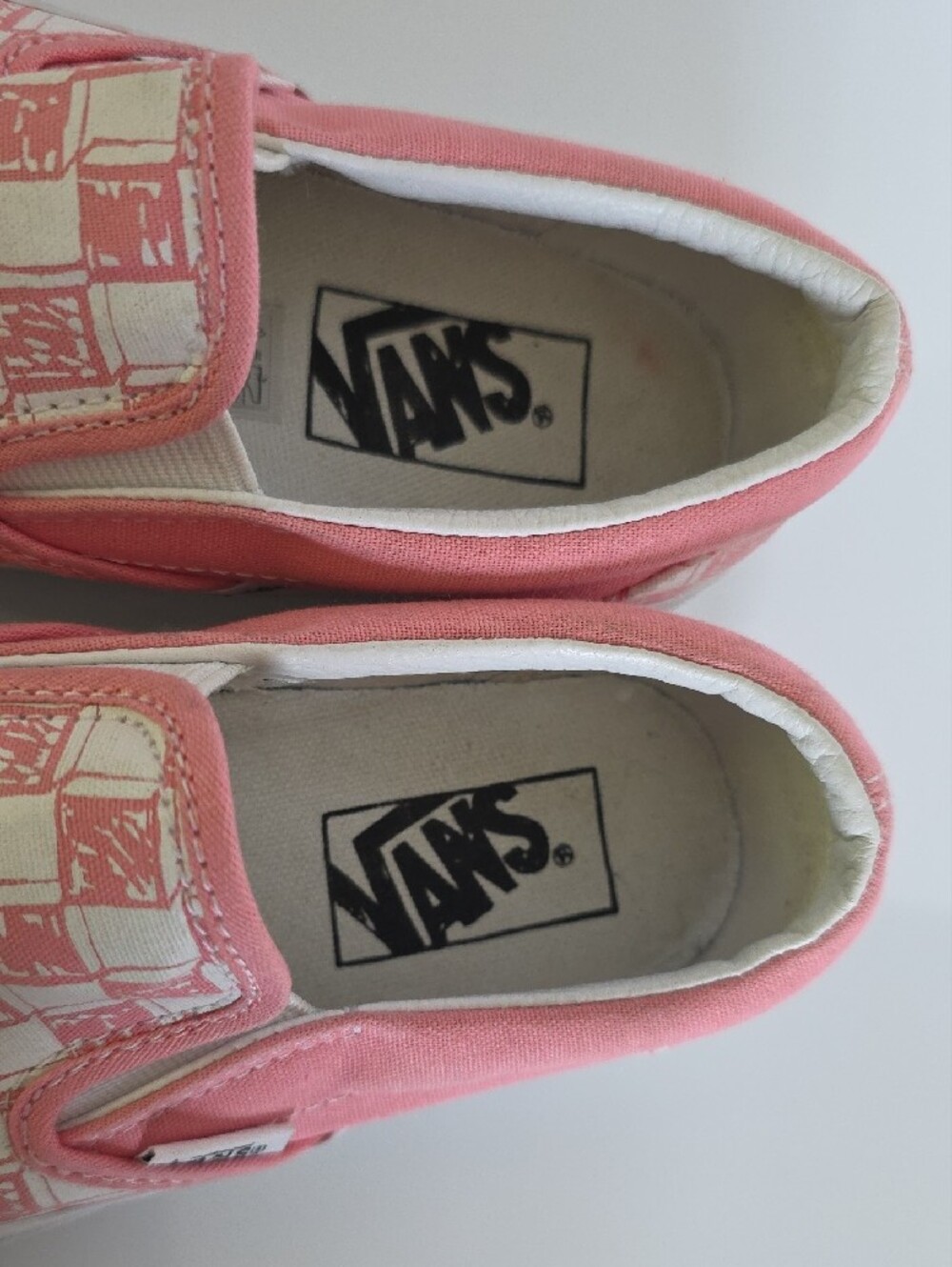 VANS OFF THE WALL(5) Pink and White Checker Slip-On Sneakers - Picture 8 of 9